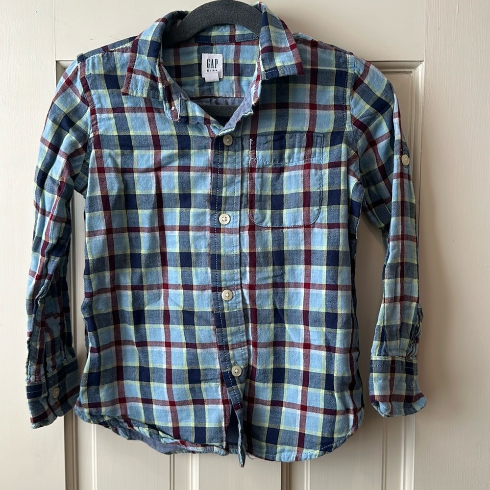 GAP kids Blue Burgundy plaid button down collared shirt. 100% cotton Size XS 4-5